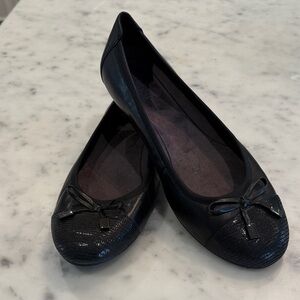 Vionic Elegant Black Ballet Flats